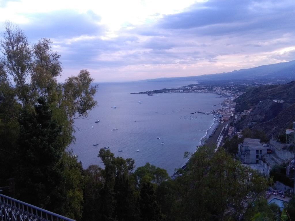 The House On The Beach Giardini Naxos Exterior photo